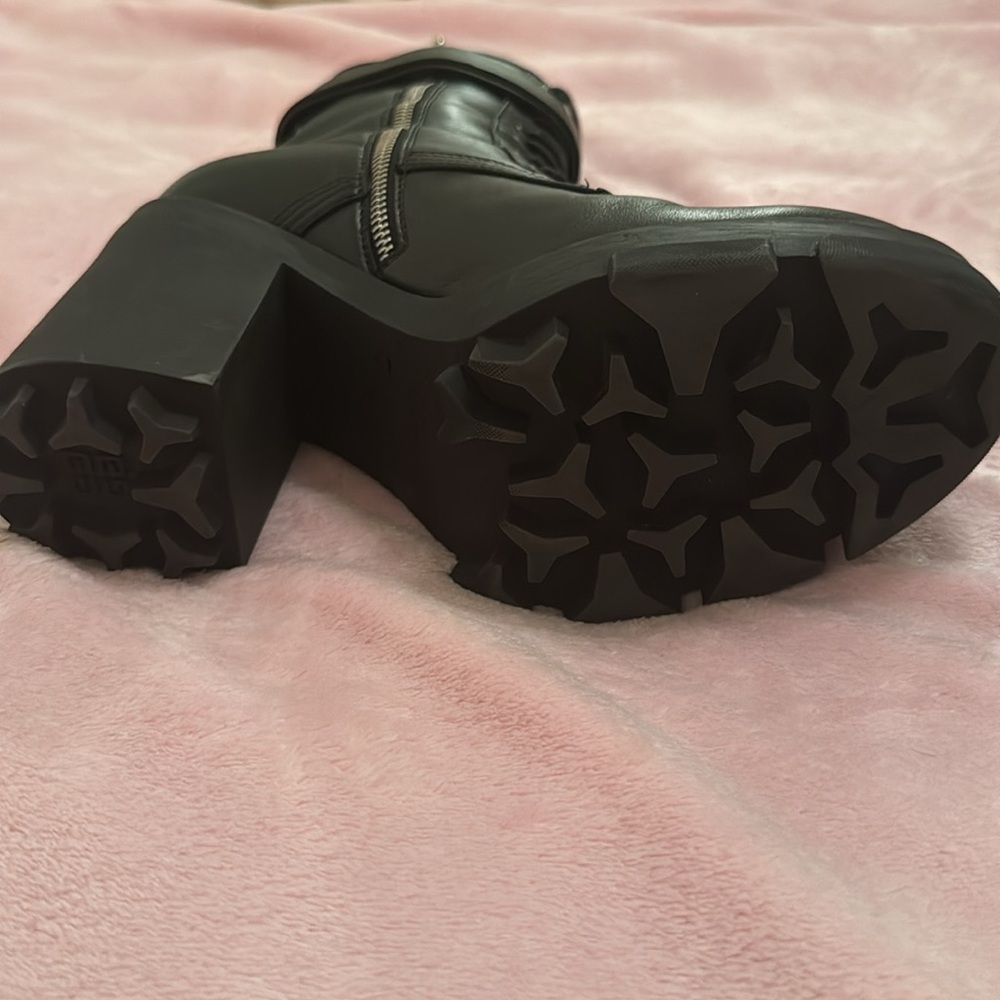 βΌοΈβͺοΈGivenchy β LEATHER COMBAT BOOTS βͺοΈβΌοΈ - Picture 8 of 11